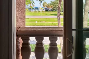 920 N Shore Dr NE, Saint Petersburg, FL 33701 - Photo 25