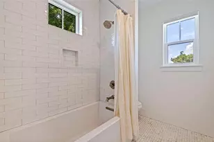 610 5th St N, Saint Petersburg, FL 33701 - Photo 27