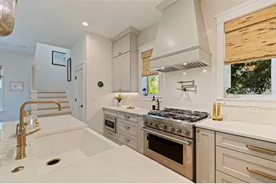 610 5th Street N, Saint Petersburg, FL 33701 - Photo 3