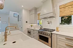 610 5th St N, Saint Petersburg, FL 33701 - Photo 3