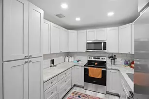 2050 75th St N, Saint Petersburg, FL 33710 - Photo 9