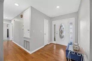 703 Isleton Dr, Brandon, FL 33511 - Photo 9