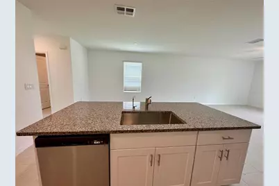11131 Radiant Shore Loop, San Antonio, FL 33576 - Photo 7