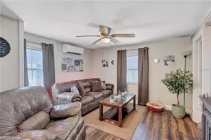 2521 4th St S, Saint Petersburg, FL 33705 - Photo 9