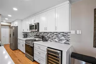 10355 Paradise Blvd, Saint Petersburg, FL 33706 - Photo 5