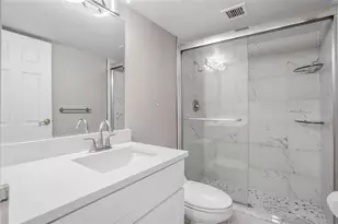 10355 Paradise Blvd, Saint Petersburg, FL 33706 - Photo 17