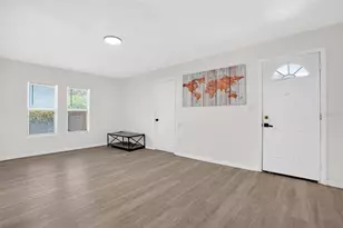 1717 18th St S, Saint Petersburg, FL 33712 - Photo 5