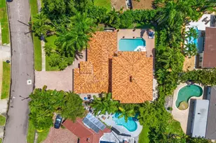 1124 Seville Ln NE, Saint Petersburg, FL 33704 - Photo 17