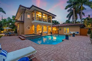 1124 Seville Ln NE, Saint Petersburg, FL 33704 - Photo 5