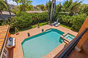 1124 Seville Ln NE, Saint Petersburg, FL 33704 - Photo 15