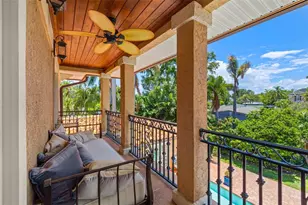 1124 Seville Ln NE, Saint Petersburg, FL 33704 - Photo 13