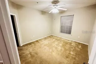 10106 Courtney Oaks Cir, Tampa, FL 33619 - Photo 9