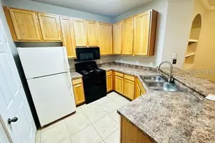 10106 Courtney Oaks Cir, Tampa, FL 33619 - Photo 3