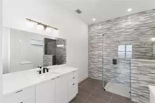 1810 4th St E, Palmetto, FL 34221 - Photo 25