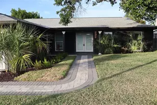 1019 Spindle Palm Way, Apollo Beach, FL 33572 - Photo 5