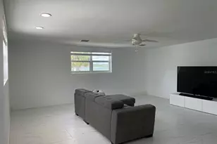 11180 9th St E, Treasure Island, FL 33706 - Photo 15