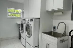 11180 9th St E, Treasure Island, FL 33706 - Photo 17