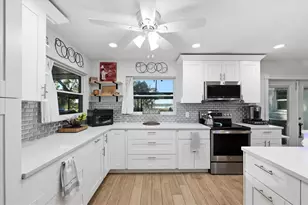 30424 Hillside Ln, Wesley Chapel, FL 33545 - Photo 15