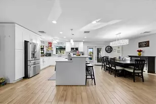 30424 Hillside Ln, Wesley Chapel, FL 33545 - Photo 11