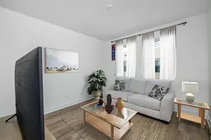317 15th St N, Saint Petersburg, FL 33705 - Photo 15