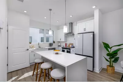 317 15th Street N, Saint Petersburg, FL 33705 - Photo 3