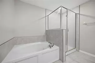 724 Royal Empress Dr, Ruskin, FL 33570 - Photo 21