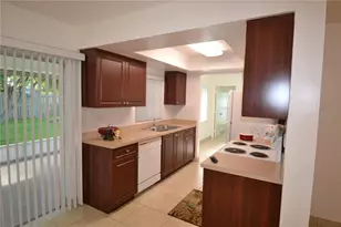 2357 White Oak Cir, Clearwater, FL 33763 - Photo 7