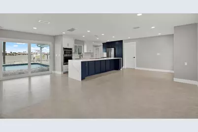 11577 48th Avenue N, Saint Petersburg, FL 33708 - Photo 3