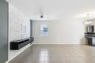 11525 Southern Creek Dr, Gibsonton, FL 33534 - Photo 13