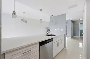 6902 El Centro Ct, Tampa, FL 33634 - Photo 7