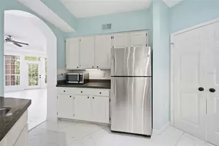 4304 Bay Club Cir, Tampa, FL 33607 - Photo 27
