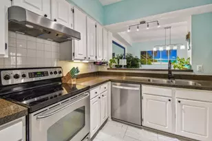 4304 Bay Club Cir, Tampa, FL 33607 - Photo 15