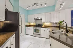 4304 Bay Club Cir, Tampa, FL 33607 - Photo 13