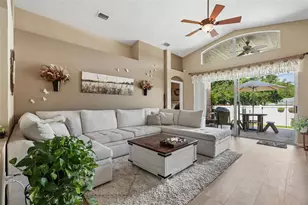2708 Valencia Grove Dr, Valrico, FL 33596 - Photo 7