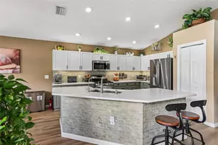 2708 Valencia Grove Dr, Valrico, FL 33596 - Photo 13