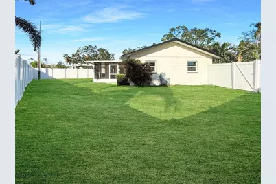 8802 109th Lane, Seminole, FL 33772 - Photo 15