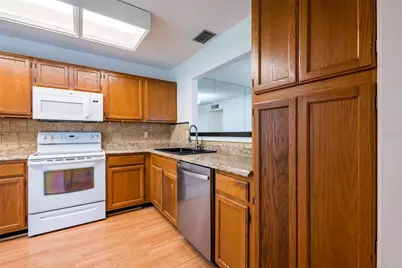3164 Valley Oaks Drive #3164, Tampa, FL 33618 - Photo 5