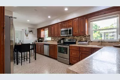 9708 Forest Hills Drive, Tampa, FL 33612 - Photo 29