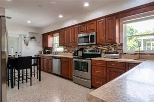 9708 Forest Hills Dr, Tampa, FL 33612 - Photo 29