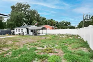 9708 Forest Hills Dr, Tampa, FL 33612 - Photo 13