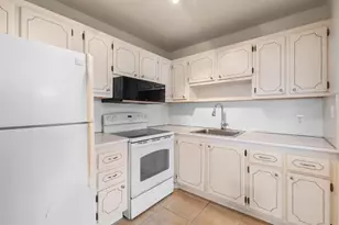 201 Kings Blvd, Sun City Center, FL 33573 - Photo 11