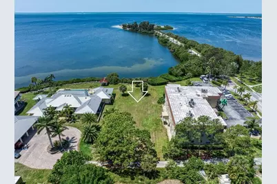 1725 Gulf Road, Tarpon Springs, FL 34689 - Photo 1