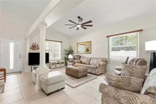 6816 S Court Dr, Tampa, FL 33611 - Photo 9