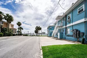 483 E Shore Dr, Clearwater Beach, FL 33767 - Photo 27