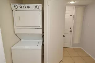 8630 Mallard Reserve Dr, Tampa, FL 33614 - Photo 5