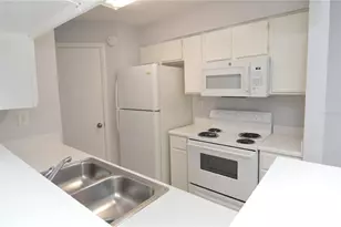 8630 Mallard Reserve Dr, Tampa, FL 33614 - Photo 7