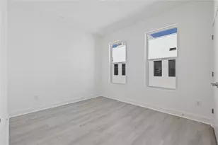 305 15th St N, Saint Petersburg, FL 33705 - Photo 29