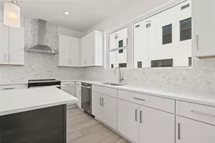305 15th St N, Saint Petersburg, FL 33705 - Photo 15