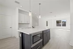 305 15th St N, Saint Petersburg, FL 33705 - Photo 17