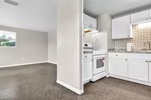 5609 Golden Dr, Tampa, FL 33634 - Photo 11